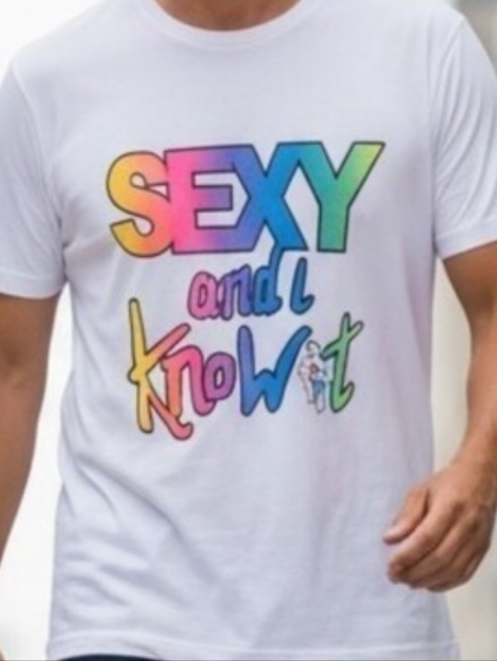 3/$30 NWOT Jerzees"Sexy and I Know It" Rainbow Graphic T-Shirt NWOT Size Medium